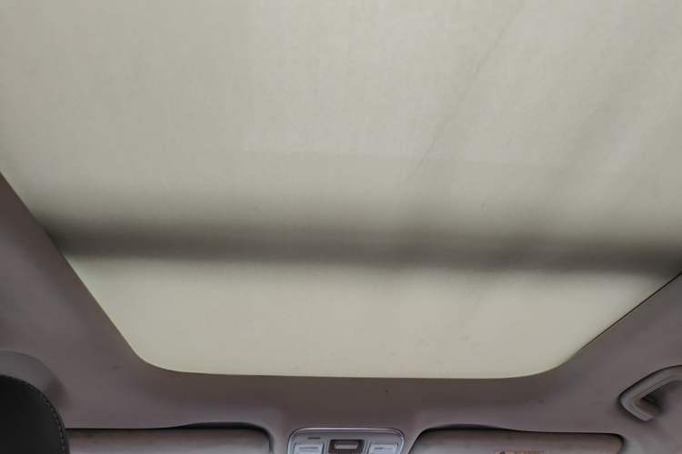 Used Geely Auto Emgrand X7 Sport 2018 1.8TD Automatic Two-Wheel Drive Smart Connect 4G Internet Edition Headliner