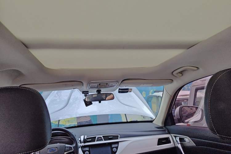Used Geely Auto Emgrand X7 Sport 2018 1.8TD Automatic Two-Wheel Drive Smart Connect 4G Internet Edition Headliner