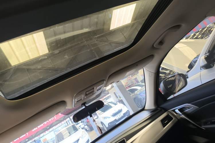 Used Geely Auto Emgrand X7 Sport 2018 1.8TD Automatic Two-Wheel Drive Smart Connect 4G Internet Edition Headliner