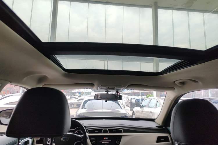 Used Geely Auto Emgrand X7 Sport 2018 1.8TD Automatic Two-Wheel Drive Zhiya Model Headliner