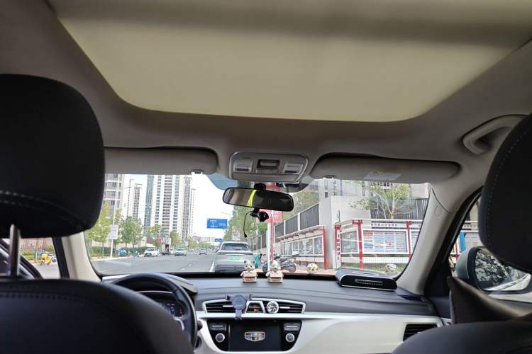 Used Geely Auto Emgrand X7 Sport 2018 1.8TD Automatic Two-Wheel Drive Smart Connect 4G Internet Edition Headliner