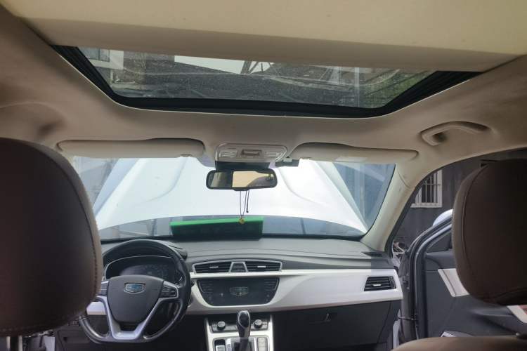 Used Geely Auto Emgrand X7 Sport 2018 Sport Edition 1.8TD Automatic Two-Wheel Drive ZhiZun Model Headliner
