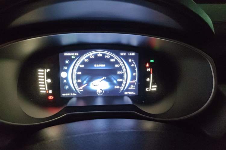 Used Geely Auto Emgrand X7 Sport 2018 1.8TD Automatic Two-Wheel Drive Smart Connect 4G Internet Edition Instrument Cluster