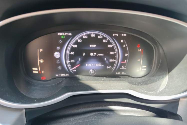 Used Geely Auto Emgrand X7 Sport 2018 1.8TD Automatic Two-Wheel Drive ZhiZun Model with 4G Connectivity Instrument Cluster