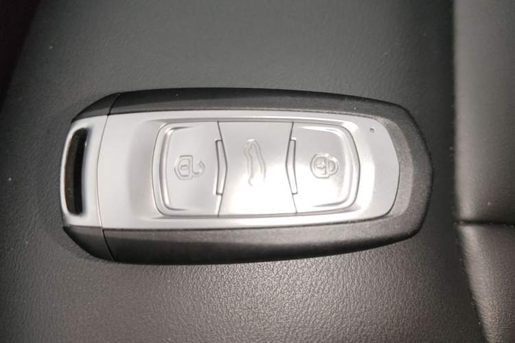 Used Geely Auto Emgrand X7 Sport 2018 1.8TD Automatic Two-Wheel Drive Zhiya Model Interior 1
