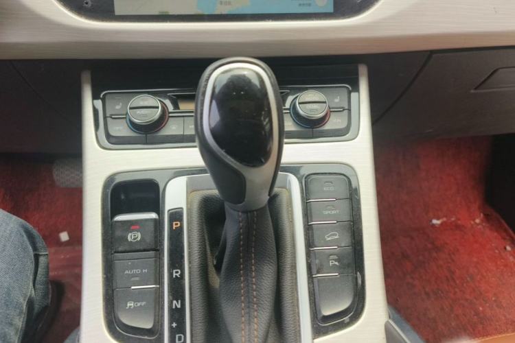 Used Geely Auto Emgrand X7 Sport 2018 Sport Edition 1.8TD Automatic Two-Wheel Drive ZhiZun Model Interior 1