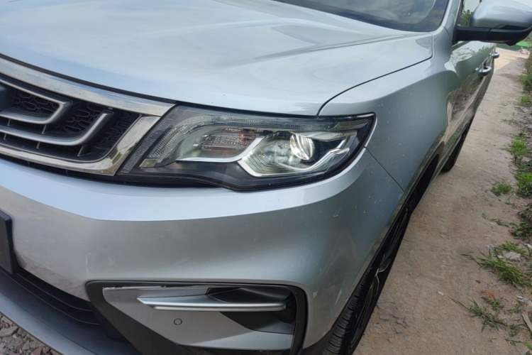 Used Geely Auto Emgrand X7 Sport 2018 1.8TD Automatic Two-Wheel Drive ZhiZun Model with 4G Connectivity Left Front Headlight