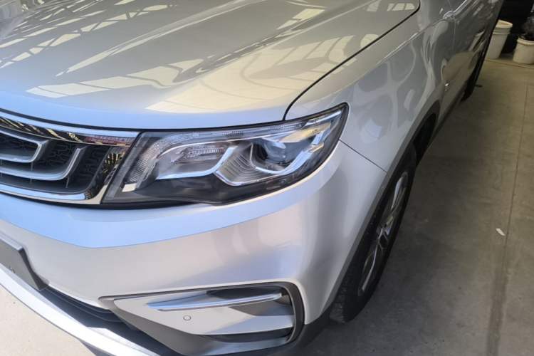 Used Geely Auto Emgrand X7 Sport 2018 1.8TD Automatic Two-Wheel Drive Smart Connect 4G Internet Edition Left Front Headlight