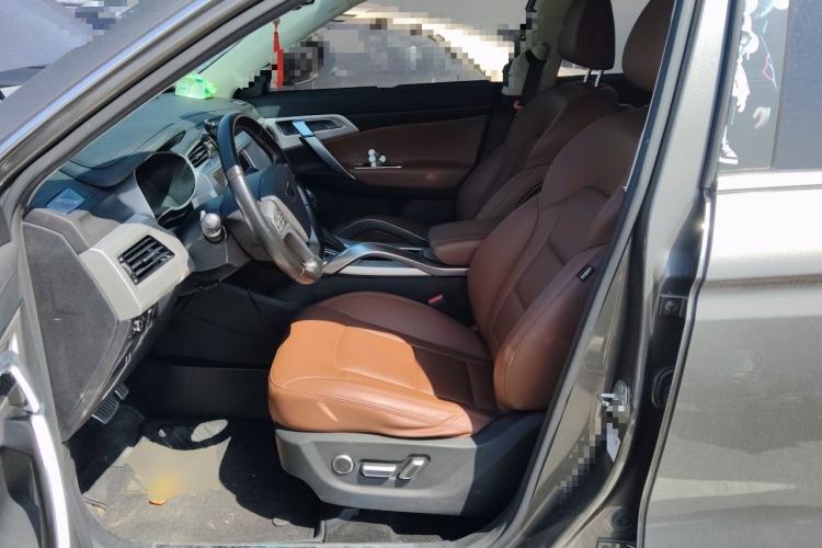 Used Geely Auto Emgrand X7 Sport 2018 1.8TD Automatic Two-Wheel Drive ZhiZun Model with 4G Connectivity Left Front Seat