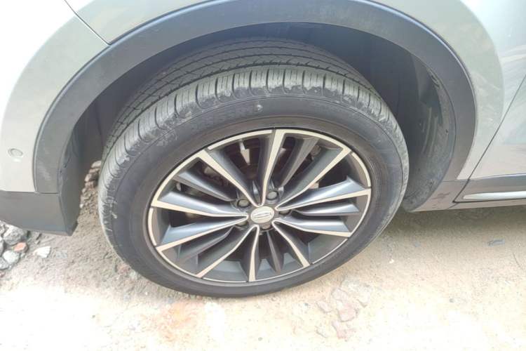 Used Geely Auto Emgrand X7 Sport 2018 1.8TD Automatic Two-Wheel Drive ZhiZun Model with 4G Connectivity Left Front Wheel Hub