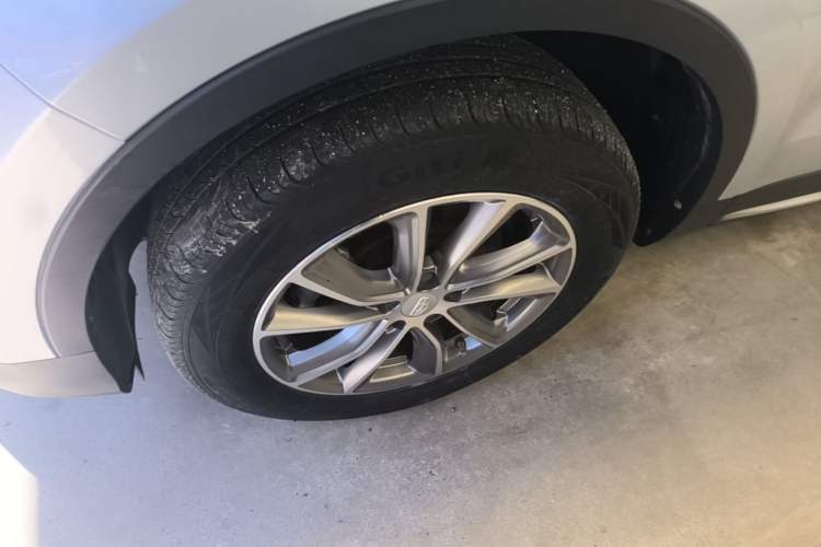 Used Geely Auto Emgrand X7 Sport 2018 1.8TD Automatic Two-Wheel Drive Smart Connect 4G Internet Edition Left Front Wheel Hub