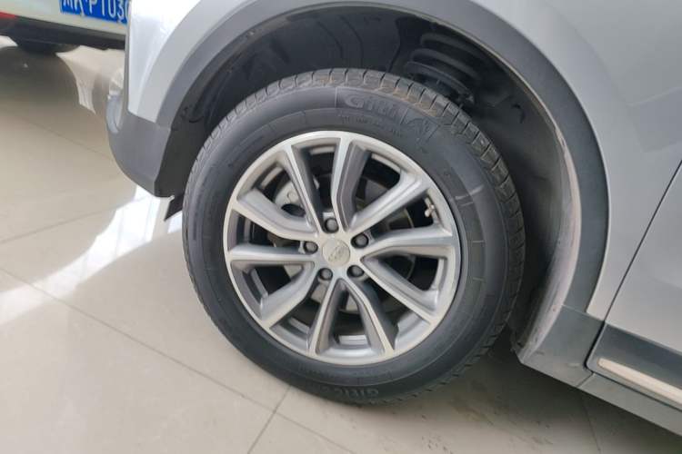 Used Geely Auto Emgrand X7 Sport 2018 1.8TD Automatic Two-Wheel Drive Zhiya Model Left Front Wheel Hub
