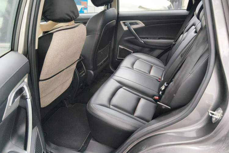 Used Geely Auto Emgrand X7 Sport 2018 1.8TD Automatic Two-Wheel Drive Smart Connect 4G Internet Edition Left Rear Seat