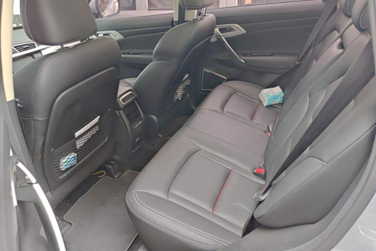 Used Geely Auto Emgrand X7 Sport 2018 1.8TD Automatic Two-Wheel Drive Smart Connect 4G Internet Edition Left Rear Seat