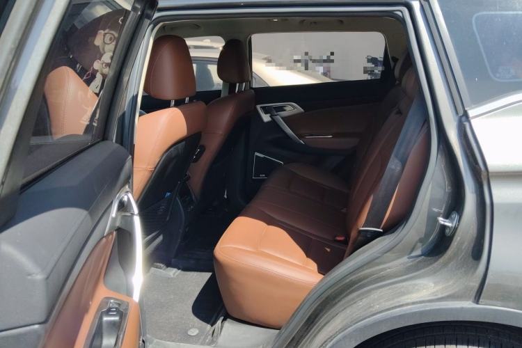 Used Geely Auto Emgrand X7 Sport 2018 1.8TD Automatic Two-Wheel Drive ZhiZun Model with 4G Connectivity Left Rear Seat