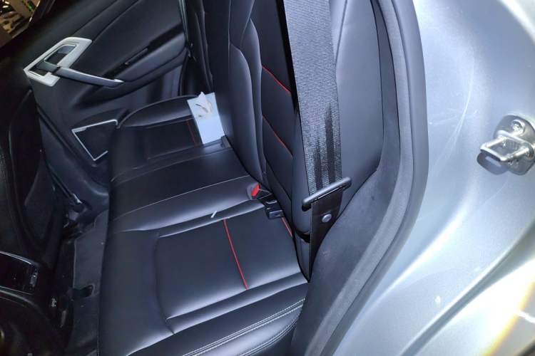 Used Geely Auto Emgrand X7 Sport 2018 1.8TD Automatic Two-Wheel Drive Zhiya Model Left Rear Seat