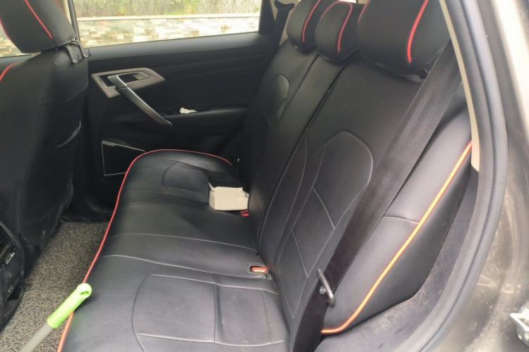 Used Geely Auto Emgrand X7 Sport 2018 1.8TD Automatic Two-Wheel Drive Smart Connect 4G Internet Edition Left Rear Seat