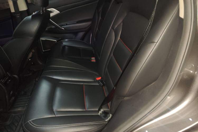 Used Geely Auto Emgrand X7 Sport 2018 1.8TD Automatic Two-Wheel Drive Smart Connect 4G Internet Edition Left Rear Seat