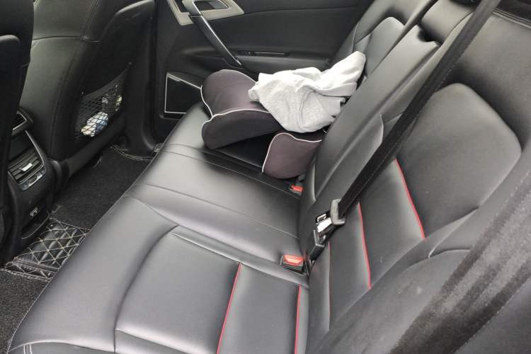 Used Geely Auto Emgrand X7 Sport 2018 1.8TD Automatic Two-Wheel Drive Smart Connect 4G Internet Edition Left Rear Seat