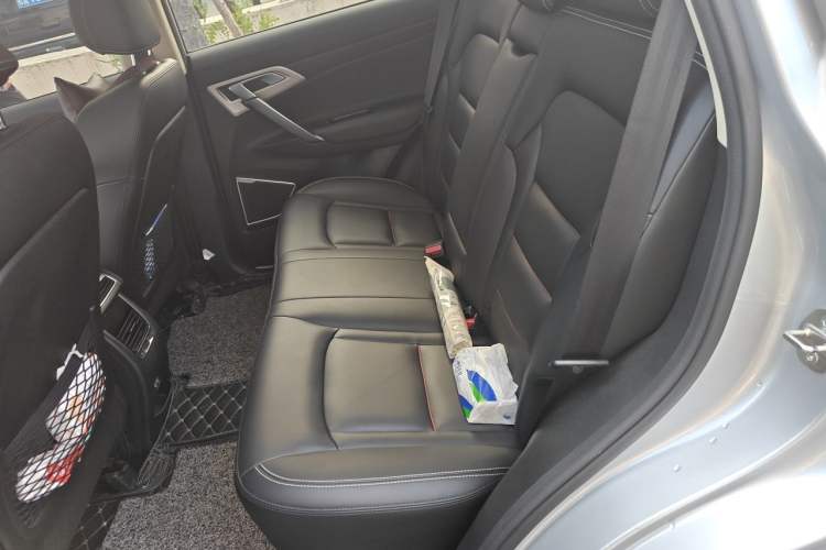 Used Geely Auto Emgrand X7 Sport 2018 1.8TD Automatic Two-Wheel Drive Smart Connect 4G Internet Edition Left Rear Seat