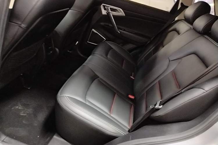 Used Geely Auto Emgrand X7 Sport 2018 1.8TD Automatic Two-Wheel Drive Zhiya Model Left Rear Seat