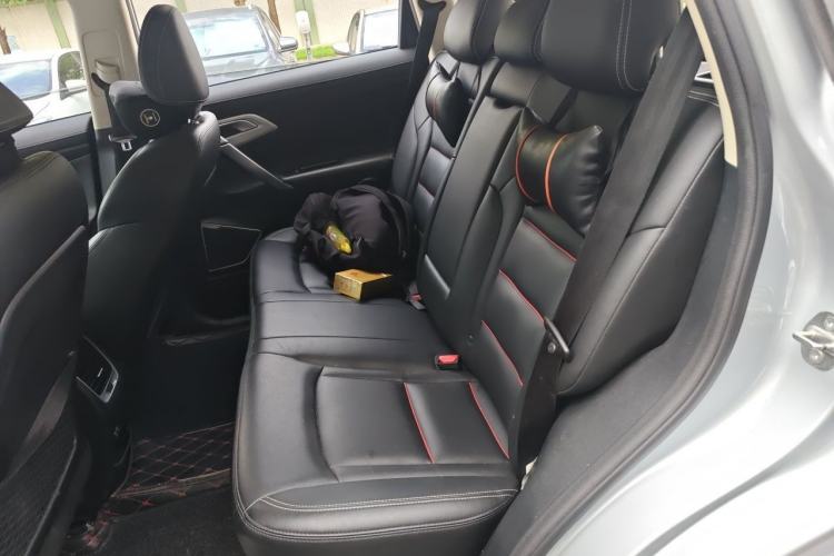 Used Geely Auto Emgrand X7 Sport 2018 Revised Version 1.8TD Automatic Two-Wheel Drive Smart Connectivity 4G-Enabled Edition Left Rear Seat