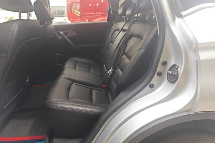 Used Geely Auto Emgrand X7 Sport 2018 1.8TD Automatic Two-Wheel Drive Smart Connect 4G Internet Edition Left Rear Seat
