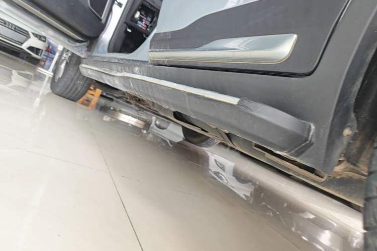 Used Geely Auto Emgrand X7 Sport 2018 1.8TD Manual Two-Wheel Drive Zhiya Model Left Side Sill