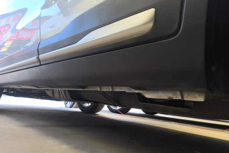 Used Geely Auto Emgrand X7 Sport 2018 1.8TD Automatic Two-Wheel Drive Smart Connect 4G Internet Edition Left Side Sill