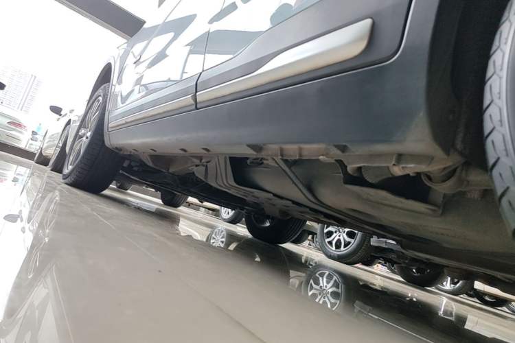 Used Geely Auto Emgrand X7 Sport 2018 1.8TD Automatic Two-Wheel Drive Zhiya Model Left Side Sill
