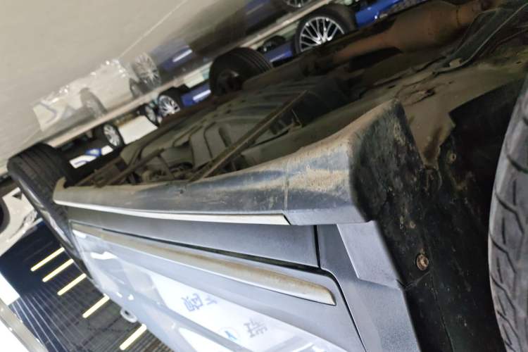 Used Geely Auto Emgrand X7 Sport 2018 1.8TD Automatic Two-Wheel Drive Zhiya Model Left Side Sill