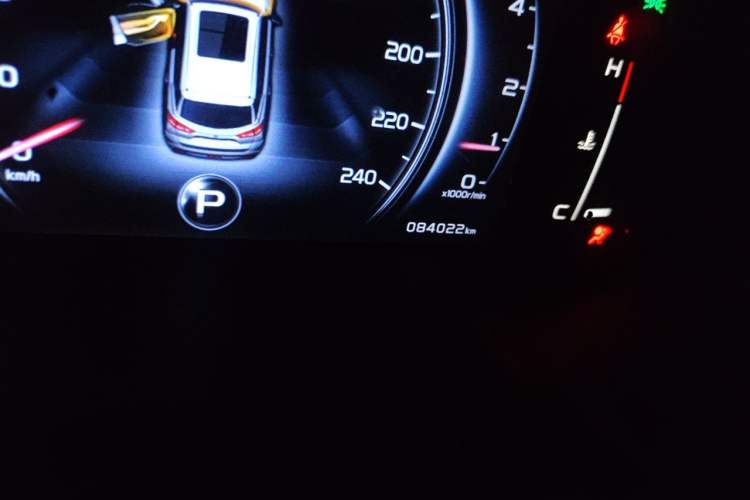 Used Geely Auto Emgrand X7 Sport 2018 Revised Version 1.8TD Automatic Two-Wheel Drive Smart Connectivity 4G-Enabled Edition Odometer Close Up