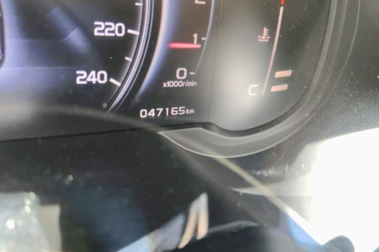 Used Geely Auto Emgrand X7 Sport 2018 1.8TD Automatic Two-Wheel Drive ZhiZun Model with 4G Connectivity Odometer Close Up
