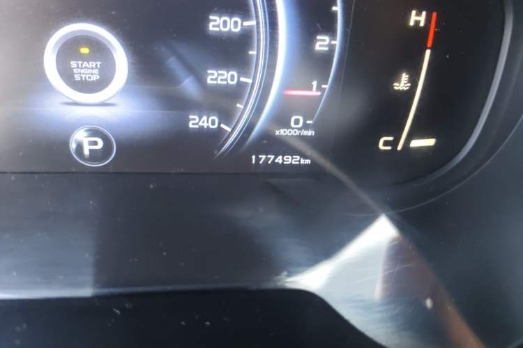 Used Geely Auto Emgrand X7 Sport 2018 1.8TD Automatic Two-Wheel Drive Smart Connect 4G Internet Edition Odometer Close Up