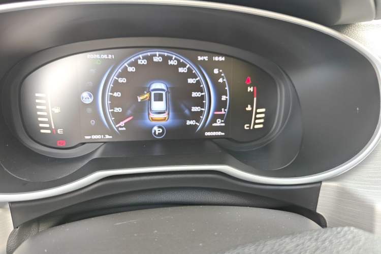 Used Geely Auto Emgrand X7 Sport 2018 1.8TD Automatic Two-Wheel Drive Smart Connect 4G Internet Edition Odometer Close Up