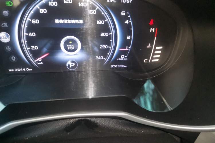 Used Geely Auto Emgrand X7 Sport 2018 1.8TD Automatic Two-Wheel Drive Smart Connect 4G Internet Edition Odometer Close Up