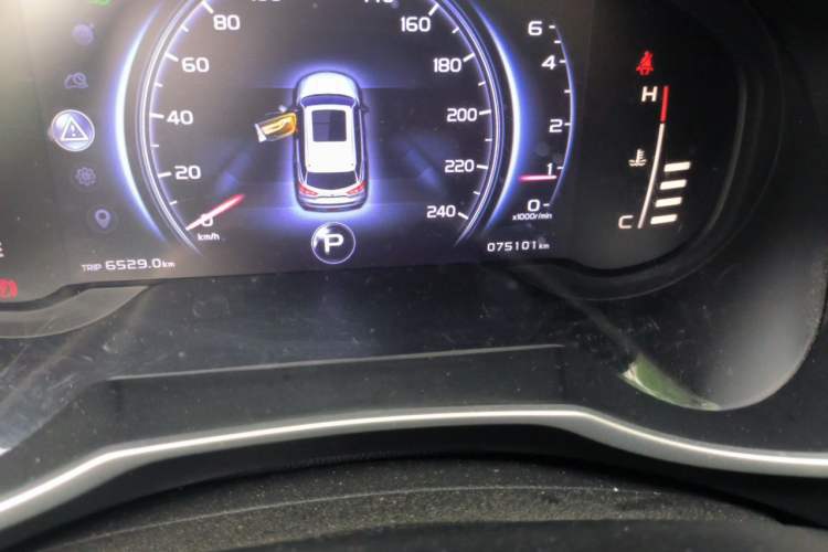 Used Geely Auto Emgrand X7 Sport 2018 1.8TD Automatic Two-Wheel Drive Smart Connect 4G Internet Edition Odometer Close Up