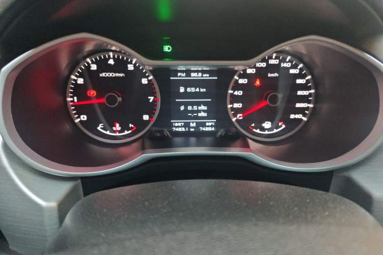Used Geely Auto Emgrand X7 Sport 2018 2.0L Manual Two-Wheel Drive Zhiya Version Odometer Close Up