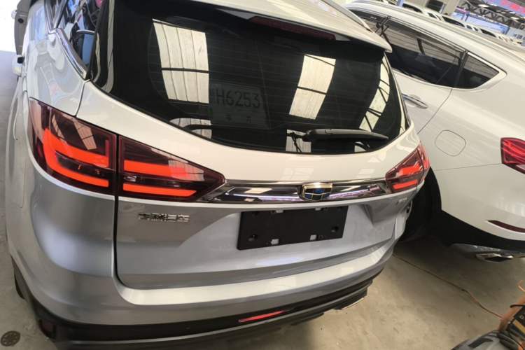 Used Geely Auto Emgrand X7 Sport 2018 1.8TD Automatic Two-Wheel Drive Smart Connect 4G Internet Edition Rear