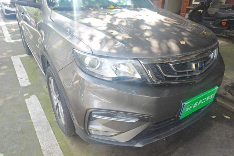 Used Geely Auto Emgrand X7 Sport 2018 1.8TD Automatic Two-Wheel Drive Zhiya Model Right Front Headlight