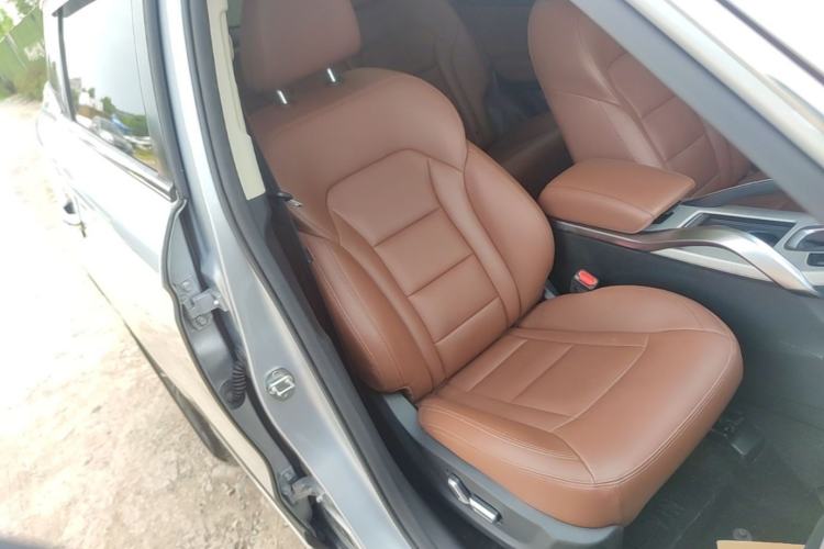 Used Geely Auto Emgrand X7 Sport 2018 1.8TD Automatic Two-Wheel Drive ZhiZun Model with 4G Connectivity Right Front Seat