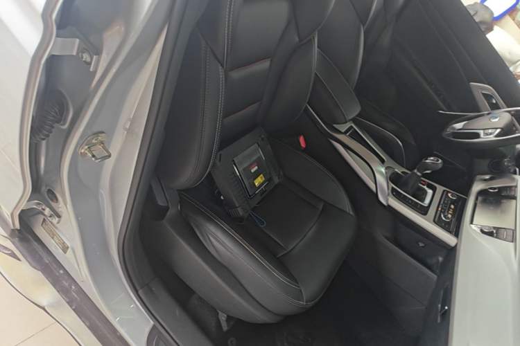 Used Geely Auto Emgrand X7 Sport 2018 1.8TD Manual Two-Wheel Drive Zhiya Model Right Front Seat