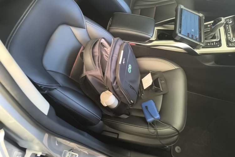 Used Geely Auto Emgrand X7 Sport 2018 1.8TD Automatic Two-Wheel Drive Smart Connect 4G Internet Edition Right Front Seat