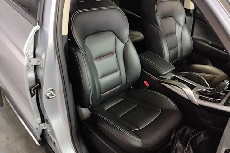 Used Geely Auto Emgrand X7 Sport 2018 1.8TD Automatic Two-Wheel Drive Zhiya Model Right Front Seat