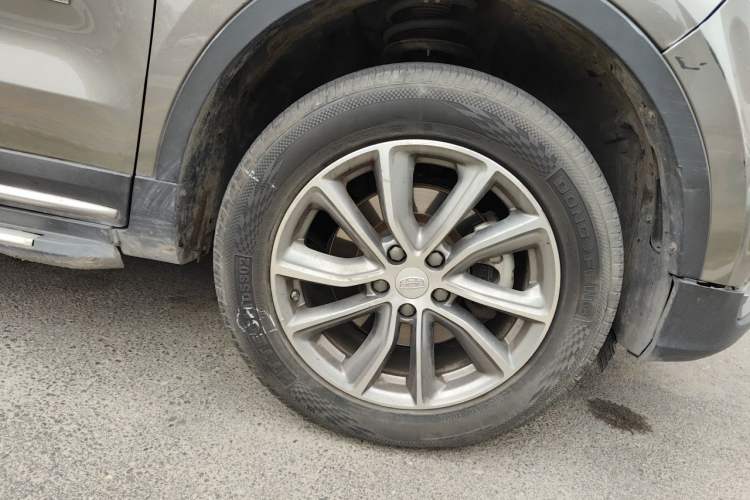 Used Geely Auto Emgrand X7 Sport 2018 1.8TD Automatic Two-Wheel Drive Smart Connect 4G Internet Edition Right Front Wheel Hub