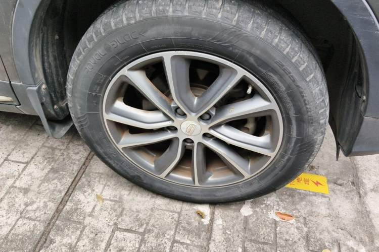 Used Geely Auto Emgrand X7 Sport 2018 1.8TD Automatic Two-Wheel Drive Smart Connect 4G Internet Edition Right Front Wheel Hub