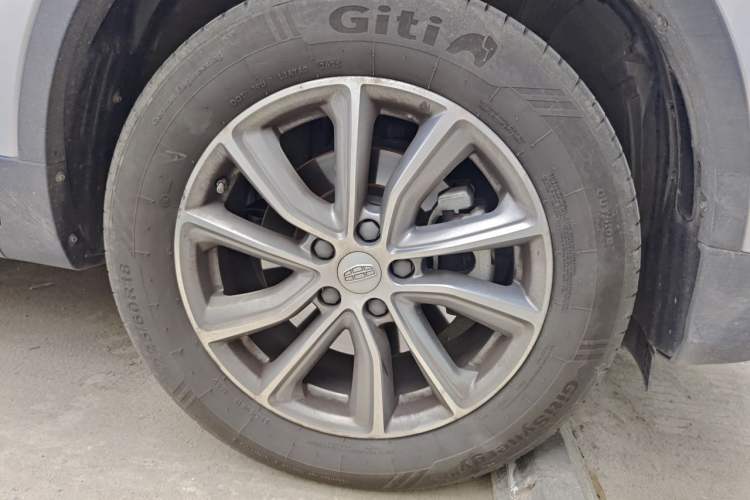 Used Geely Auto Emgrand X7 Sport 2018 1.8TD Automatic Two-Wheel Drive Smart Connect 4G Internet Edition Right Front Wheel Hub