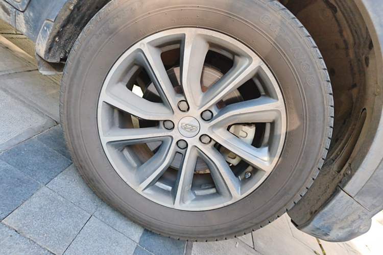 Used Geely Auto Emgrand X7 Sport 2018 1.8TD Automatic Two-Wheel Drive Smart Connect 4G Internet Edition Right Front Wheel Hub