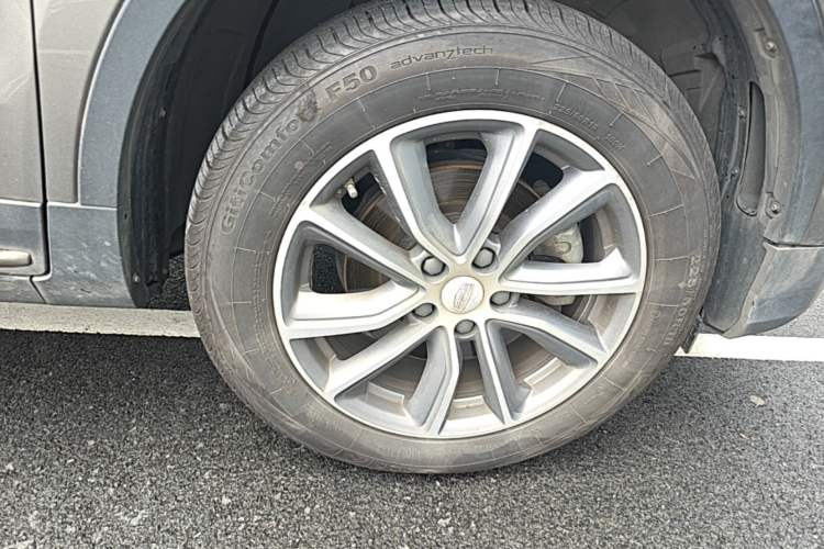 Used Geely Auto Emgrand X7 Sport 2018 1.8TD Automatic Two-Wheel Drive Smart Connect 4G Internet Edition Right Front Wheel Hub