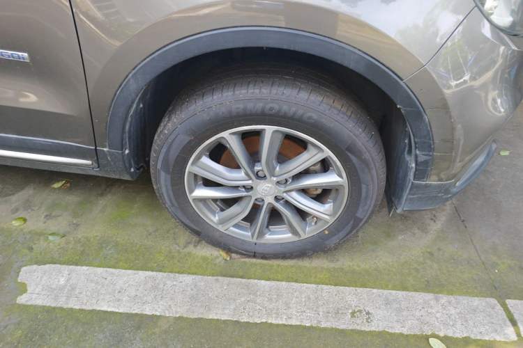 Used Geely Auto Emgrand X7 Sport 2018 1.8TD Automatic Two-Wheel Drive Zhiya Model Right Front Wheel Hub